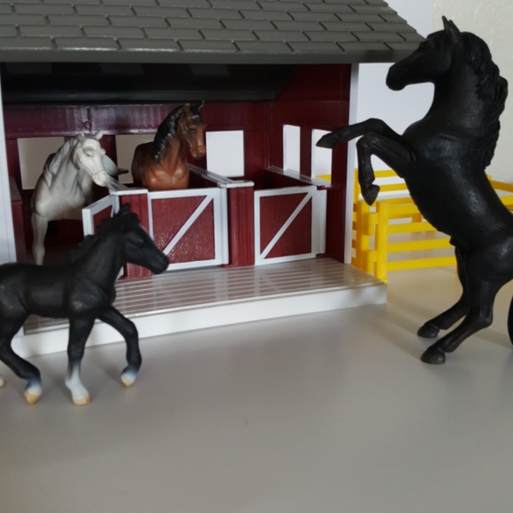 breyer Other - Breyer Barn and Tractor